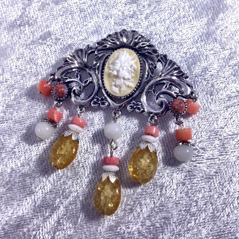 Art Nouveau Cameo Yellow Floral Sweetheart Brooch Pin